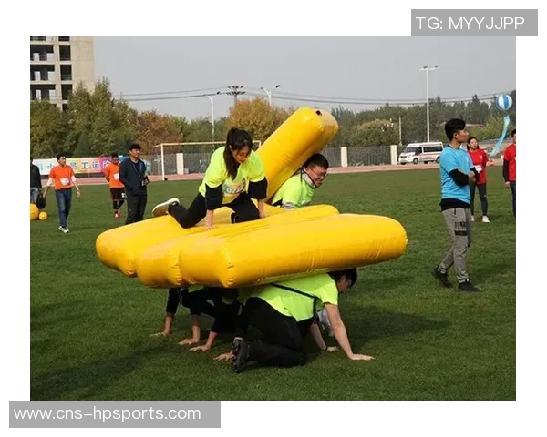 白袜足球的魅力与热情探秘：如何在赛场上展现团队精神与个人风采